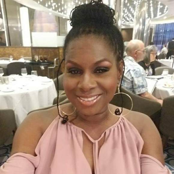 Meet your Posher, Vee - Picture 2 of 4